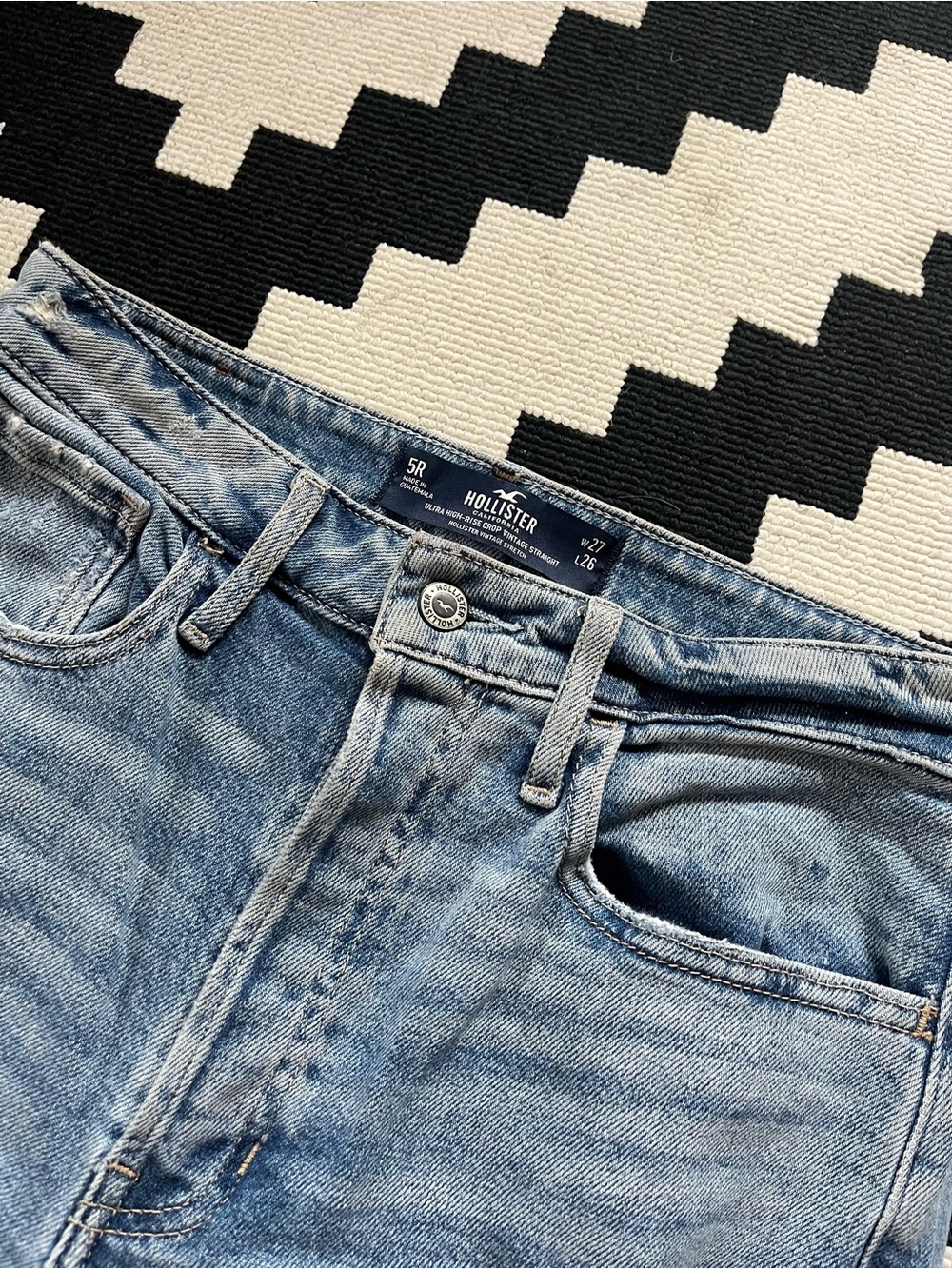 HOLLISTER HIGH RISE DISTRESSED DENIM ❤️ - Picture 4 of 5